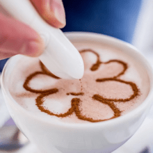 Electric latte art pen in multiple colors for creative coffee and cake decoration.